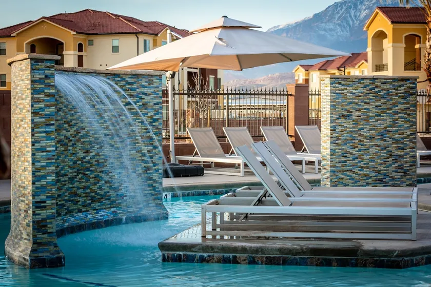 ⭐️Putting Green & Hot Tub w/ZION VIEWS + POOL OPEN⭐️ - Image 1