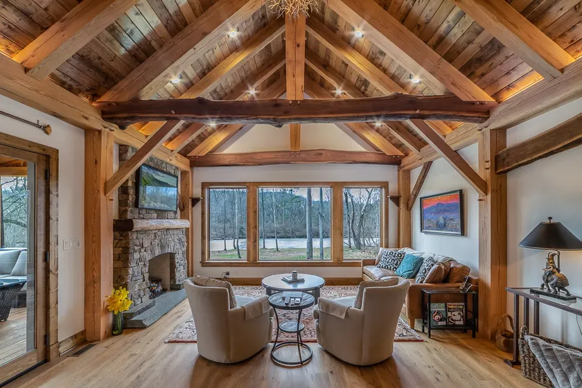 The Maury River Treehouse - Image 1