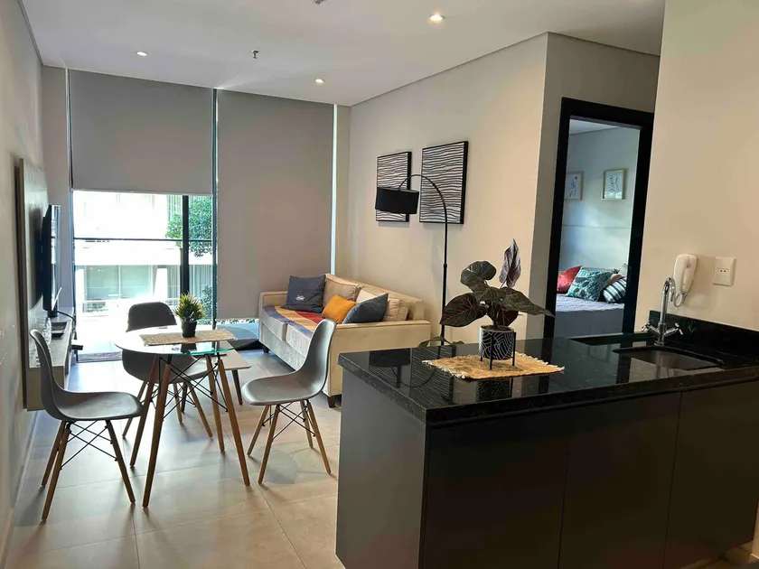 BEAUTIFUL APARTMENT IN SHOPPING AREA - Image 1