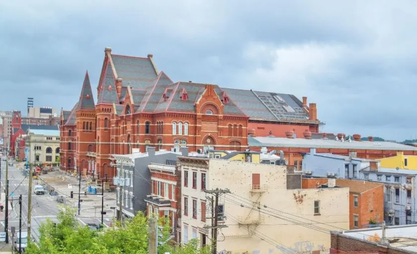 Stunning Penthouse Style Condo in OTR with Parking - Image 1