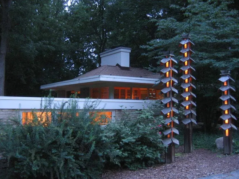 Midcentury Modern Milwaukee House Spring Break - Image 1