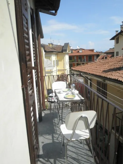 Stresa Apt. CENTRAL with LAKE VIEW (and Wi-Fi!) - Image 1