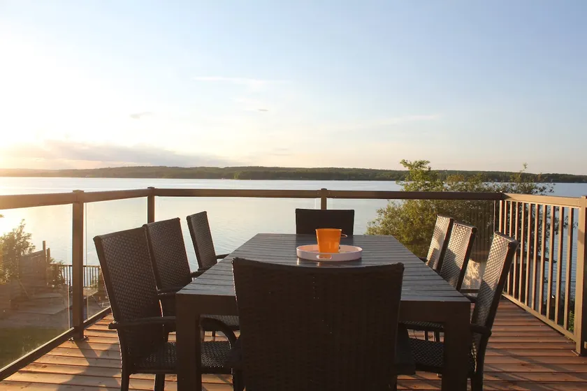 Modern Lake Front Getaway on Lake Isle! - Image 1