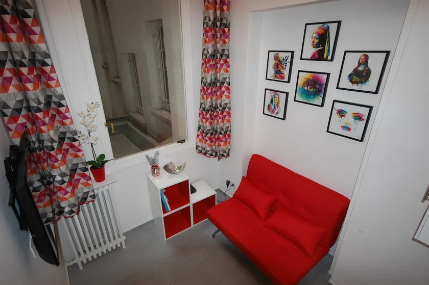 Renovated flat Champs Elysées Paris - Image 1