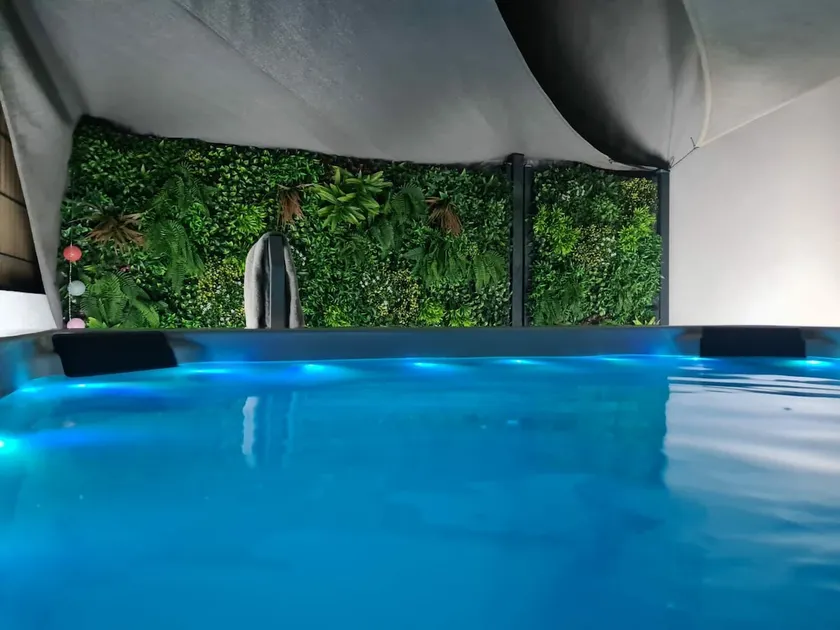 T 3 with hot tub and children's games - Image 1