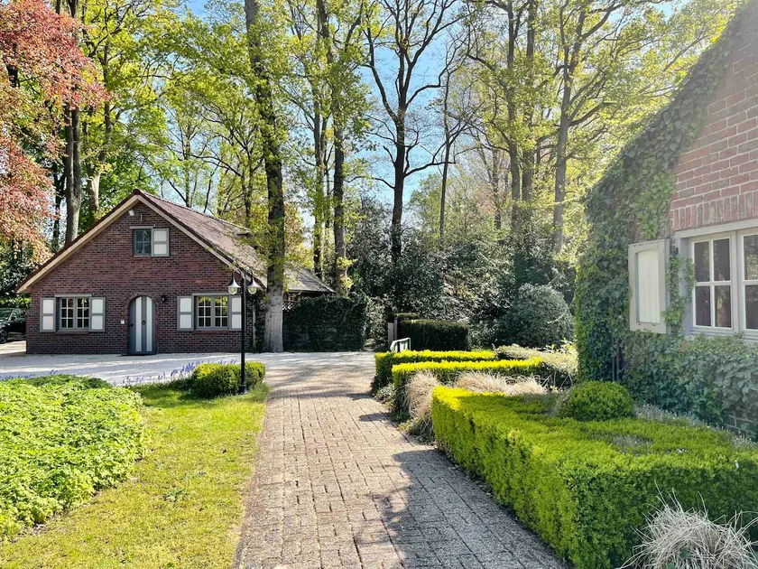 A spacious vacation house in Sint-Martens-Latem - Image 1