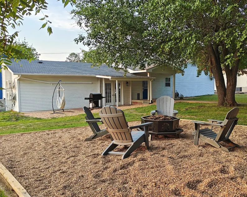 Big or Small Family, Your Lake Escape Awaits! - Image 1