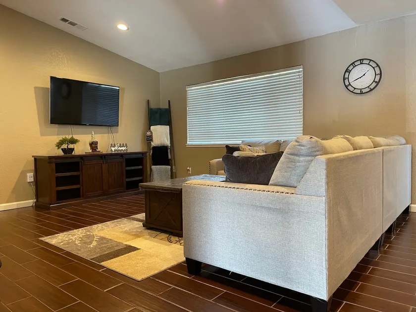 ★Tasteful Turlock Abode Is Here, Entire 3BD 2BA★ - Image 1