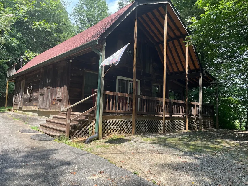 Hilltop Hideaway in the Nacoochee Village - Image 1
