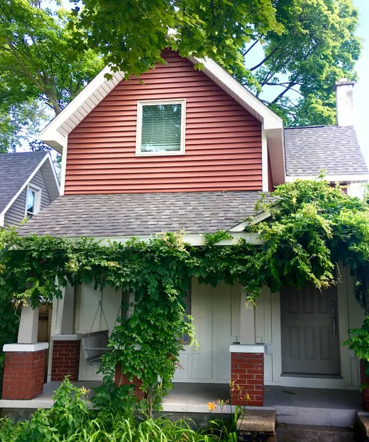 Whole house downtown, with kid and adult bikes - Image 1