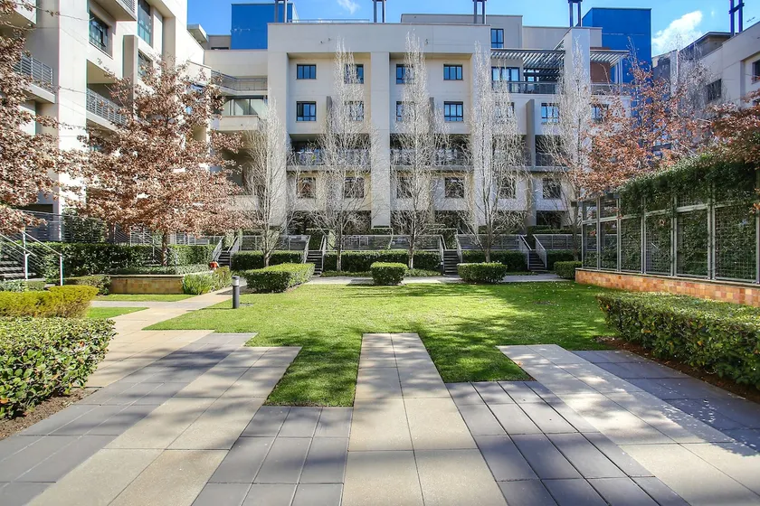 Melrose Arch Luxury Apartment - Image 1