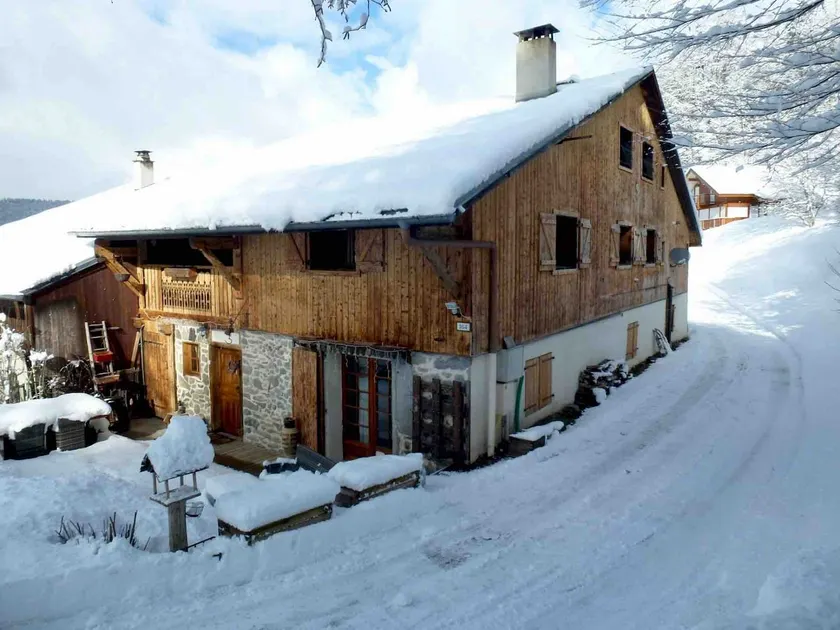 Beautiful renovated chalet near ski resort France - Image 1
