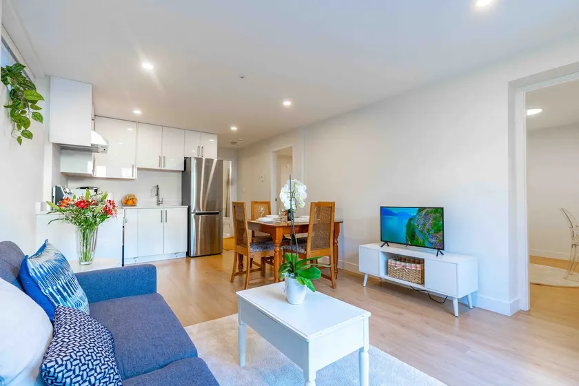 Modern Guest Suite in Kitsilano - Image 1