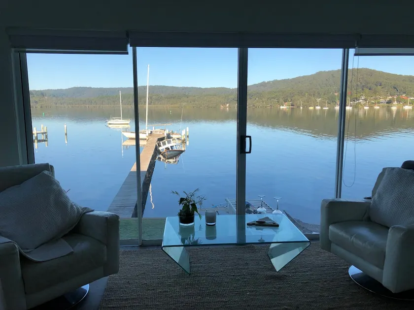 E Gosford Waterfront level of property V private - Image 1