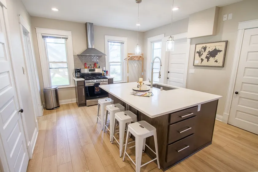 Remodeled duplex in the heart of Northeast - Image 1