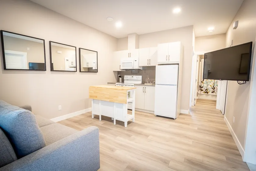 New 1 Bedroom Suite Central Vernon - Image 1