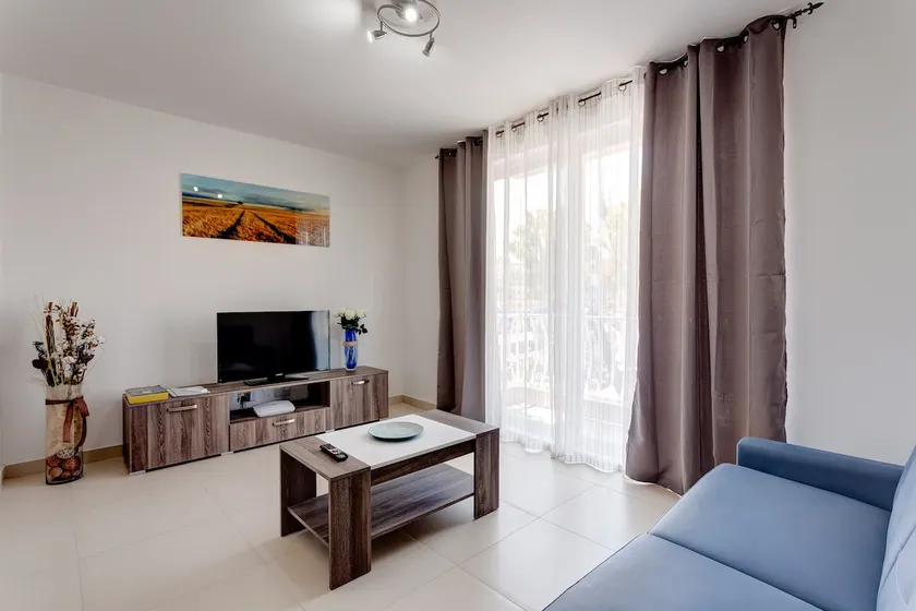 Idyllic 1BR Apartment close to Amenities - Image 1