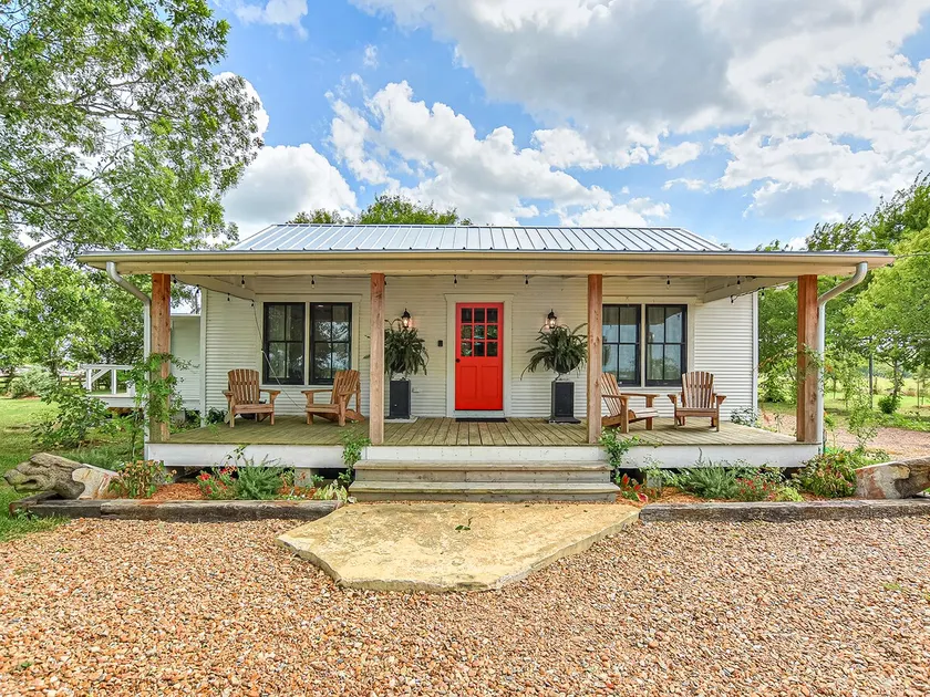 Impeccably Designed Sleeps 10 - 5 min to Round Top - Image 1