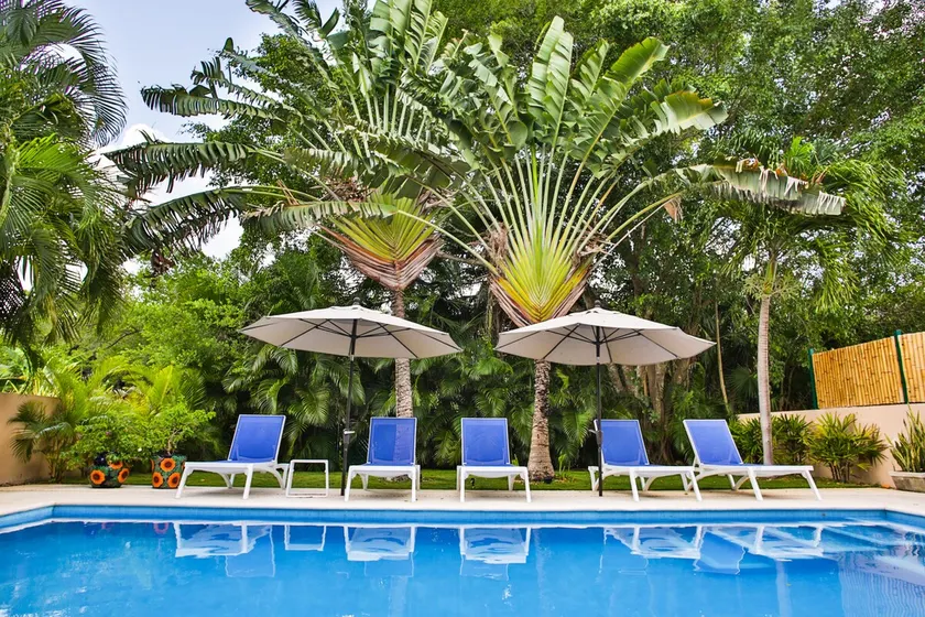 Oasis Tropical, on a golf course near the beach - Image 1