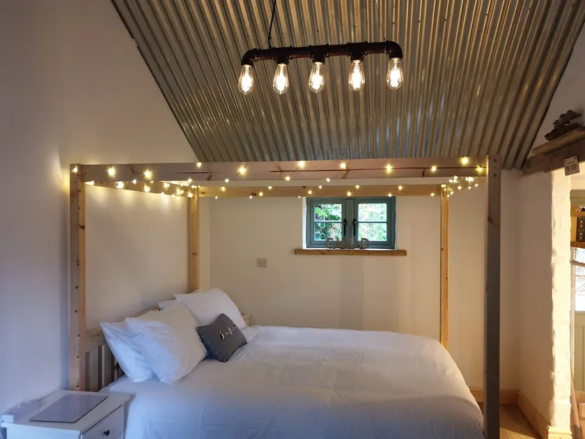 Hyggeligt romantisk sommerhus med boblebad, håndværkerhammer, 4-plakat. En fantastisk plads! - Image 1
