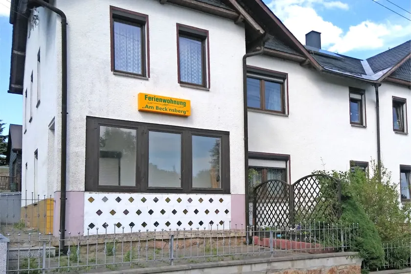 Flat near the Tannenbergsthal ski resort - Image 1