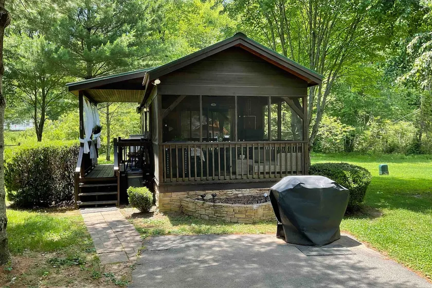 Cozy Tiny Cabin with Dog Park - Image 1