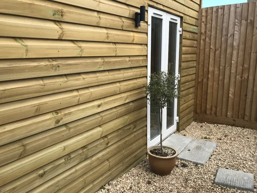 Beautiful self-contained lodge in quiet village - Image 1