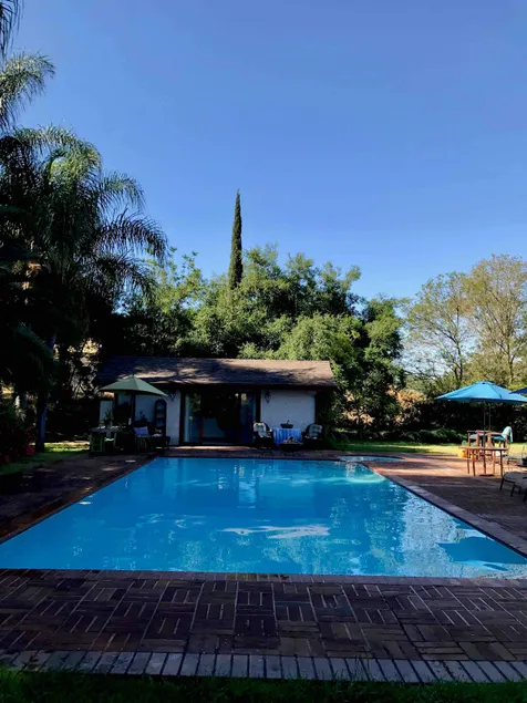 Pool Side Guesthouse - Image 1