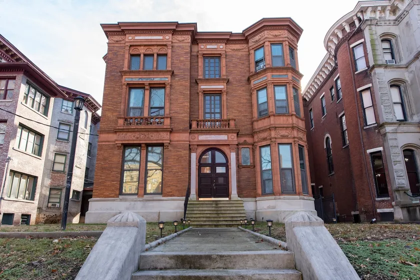 Bourbon Big Shot Mansion - Image 1