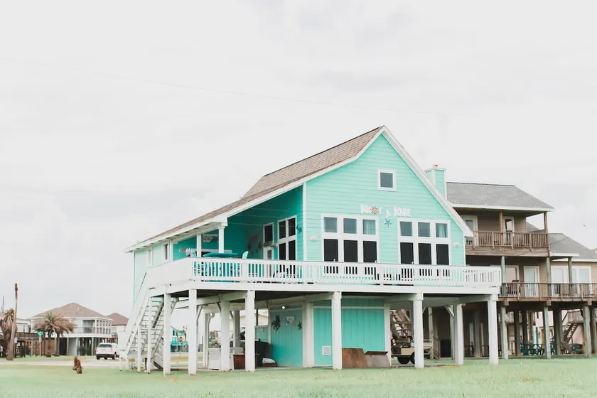 ENTIRE HOUSE, WALK TO THE BEACH - Image 1