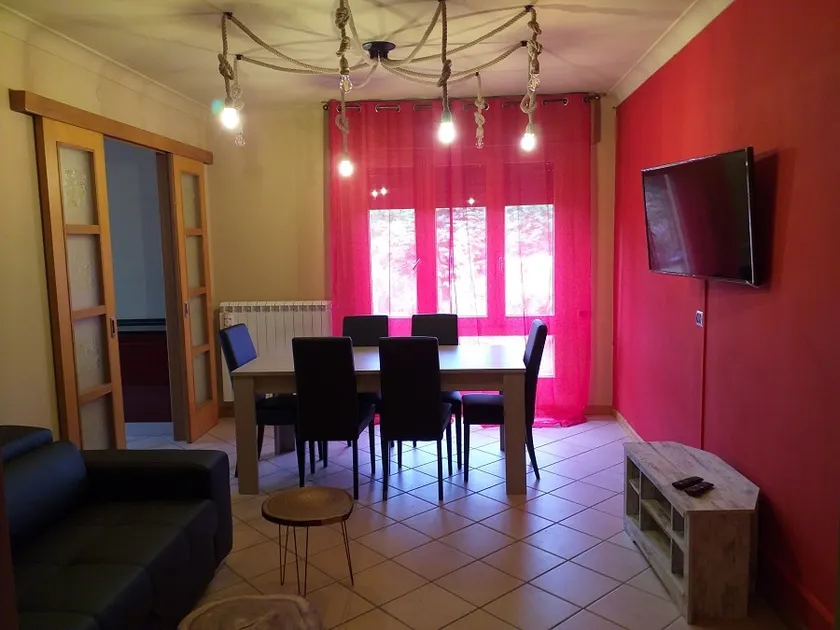 ideal apartment for large groups - Image 1