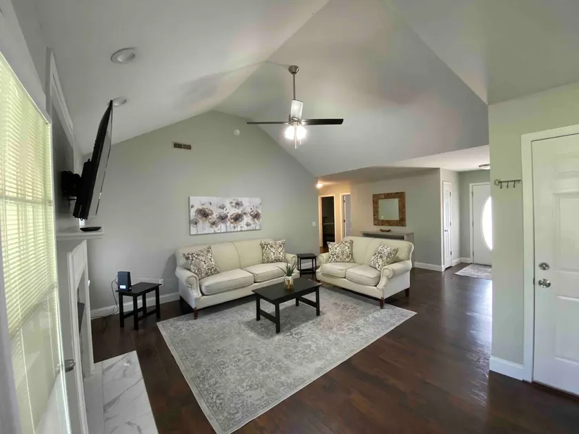 Cozy 3 bedroom Home - Great Area! - Image 1