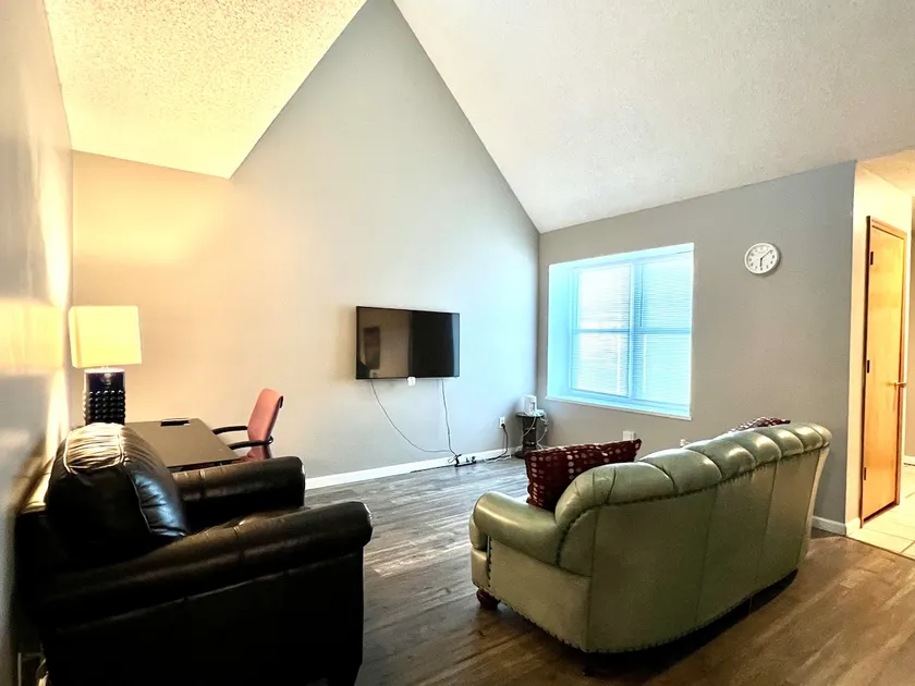 Welcome Jayhawks! Private 2bds+Loft Condo - Image 1