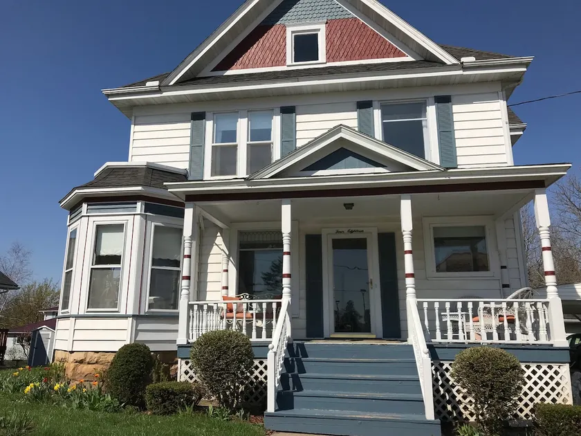 Victorian home. - Image 1
