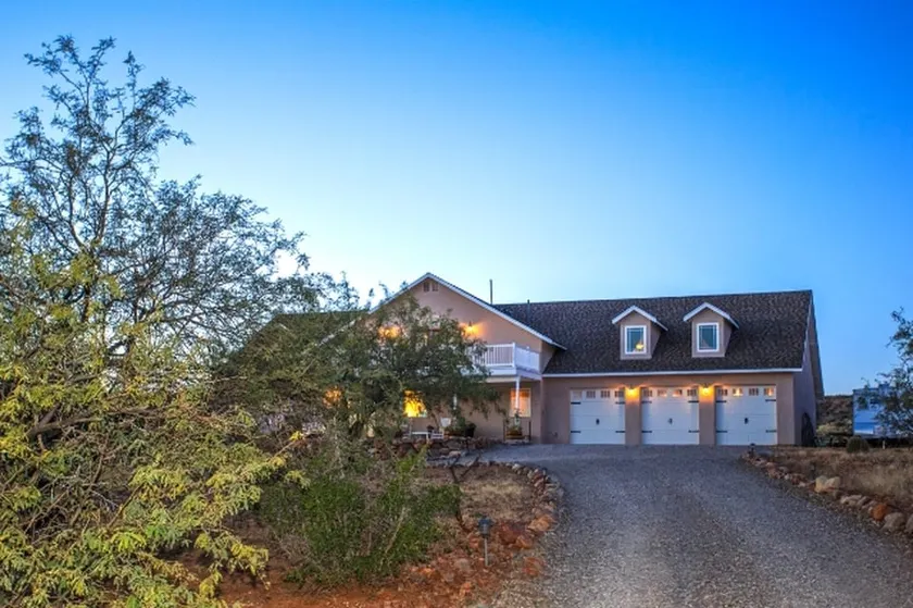Cattleman's Country Manor - Image 1