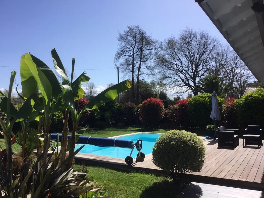 House for 9 people. Swimming pool, fenced garden, near the ocean - Image 1