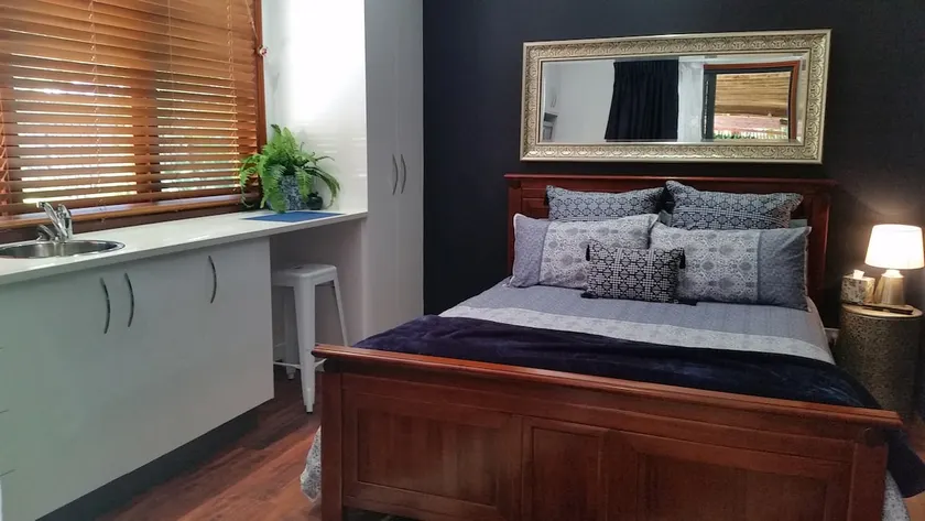 ”Blue Bay” Studio - Queen Bed - Hervey Bay - Image 1