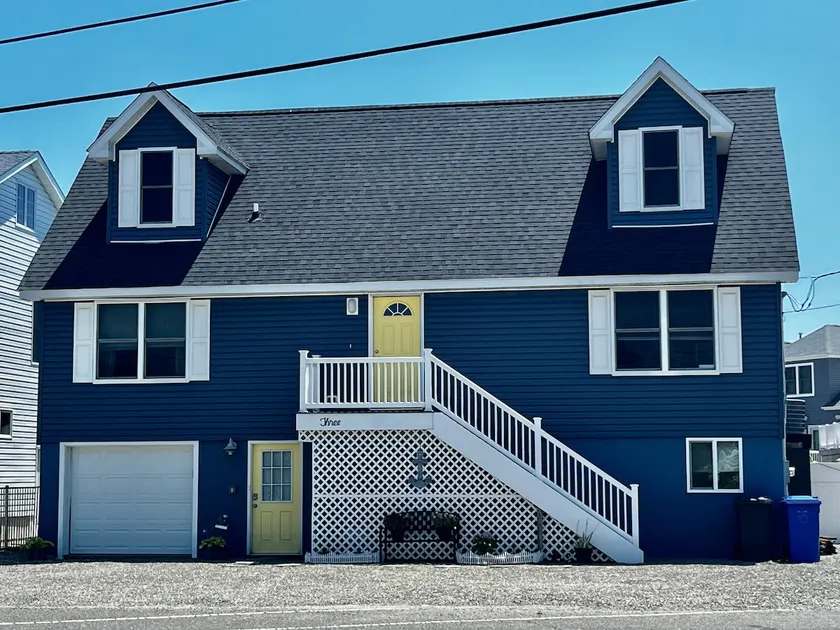 ‘ Waterfront cottage with lagoon TIKI bar’ - Image 1