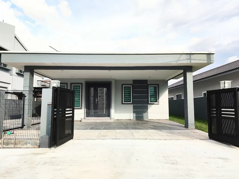 K&K Home, Spacious Bungalow House @ Pasir Pinji - Image 1
