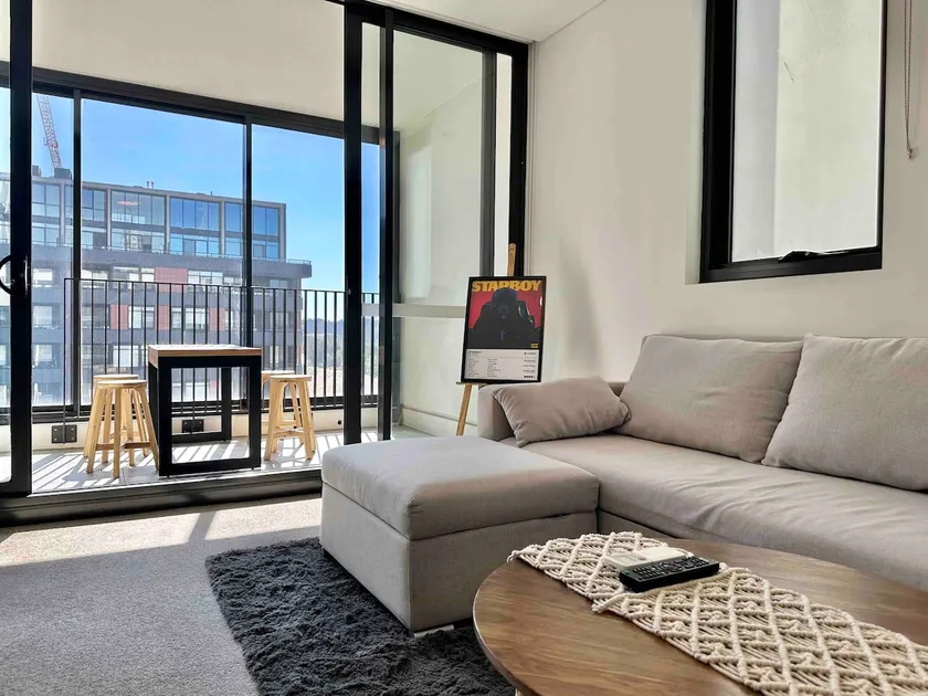 River view 1Bed Apt with parking close to ferry - Image 1