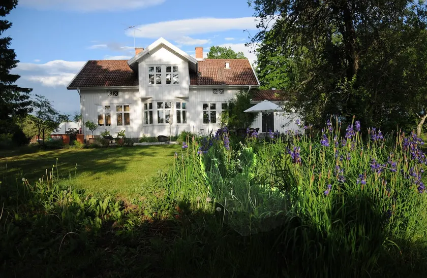 Romantic house in the countryside - Image 1