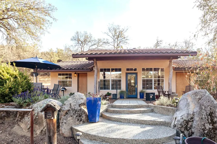 Sequoia Oaks Ranch a Secluded Getaway - Image 1