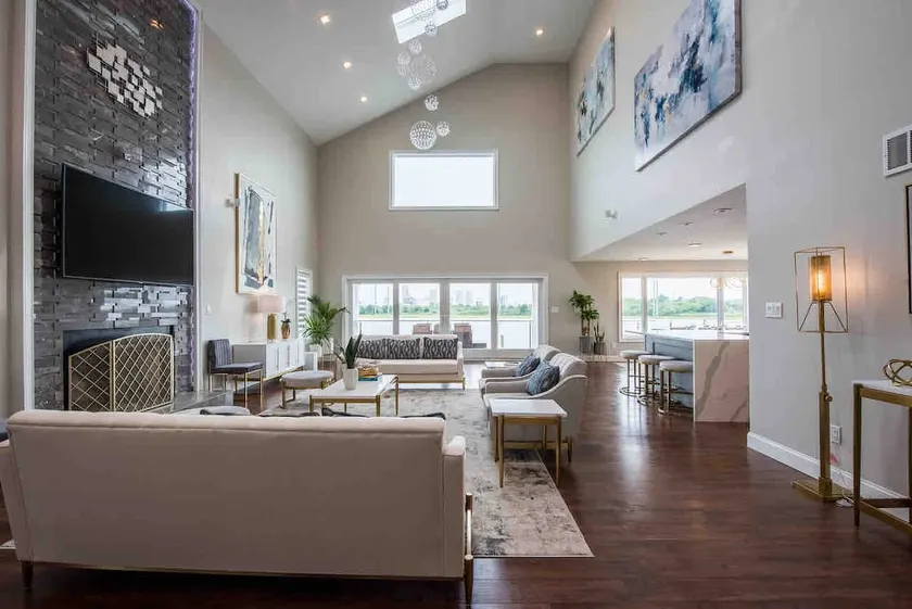 Lago-Mar luxury modern waterfront home - Image 1