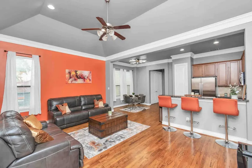 Spacious Houston 3Bed3 Bath Family Townhome - Image 1