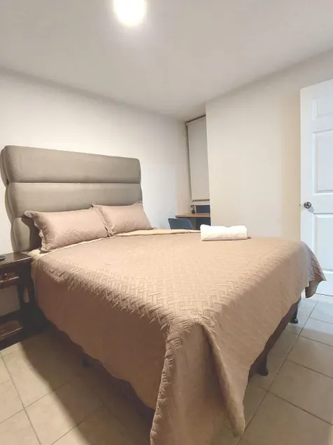 Elegant and comfortable apartment - Image 1