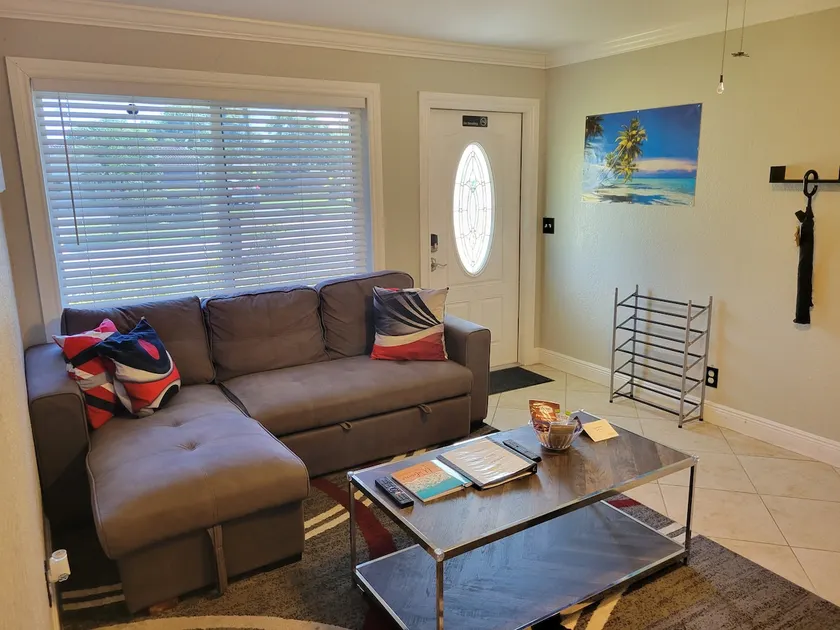 SunnySide Getaway <15mins from beach/Dtown/airport - Image 1