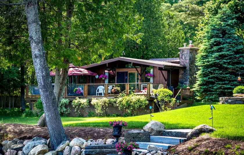 Boshkung Lake Family Cottage on Sunrise Bay - Image 1