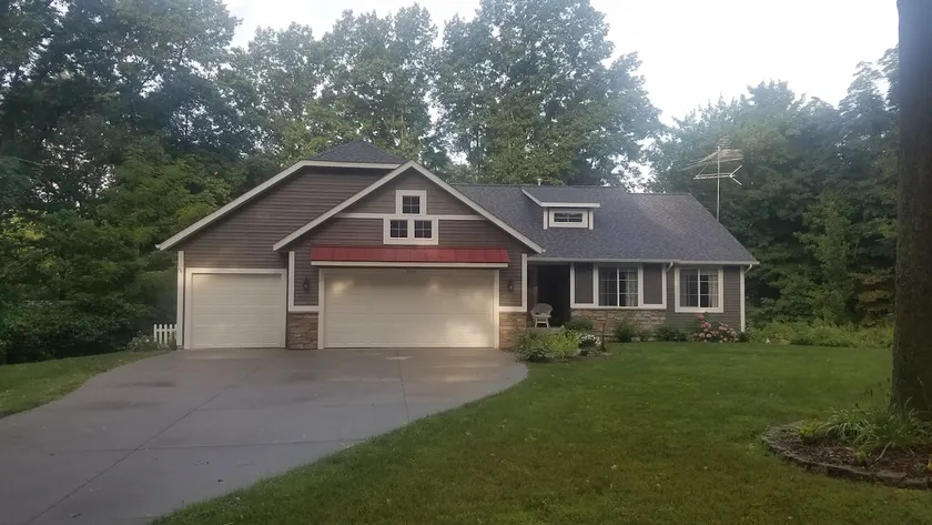 Serene acreage in Saugatuck - Image 1