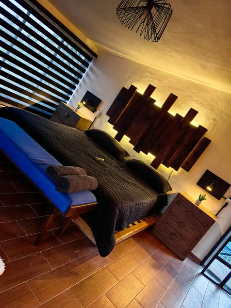 Urban-style cabin - Image 1