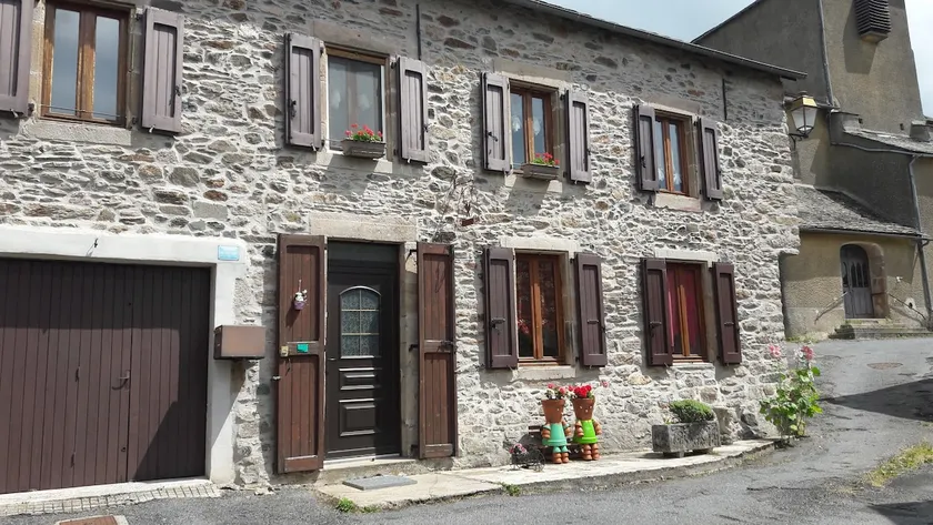 Charming 1-bedroom near lakes and hiking trails. - Image 1